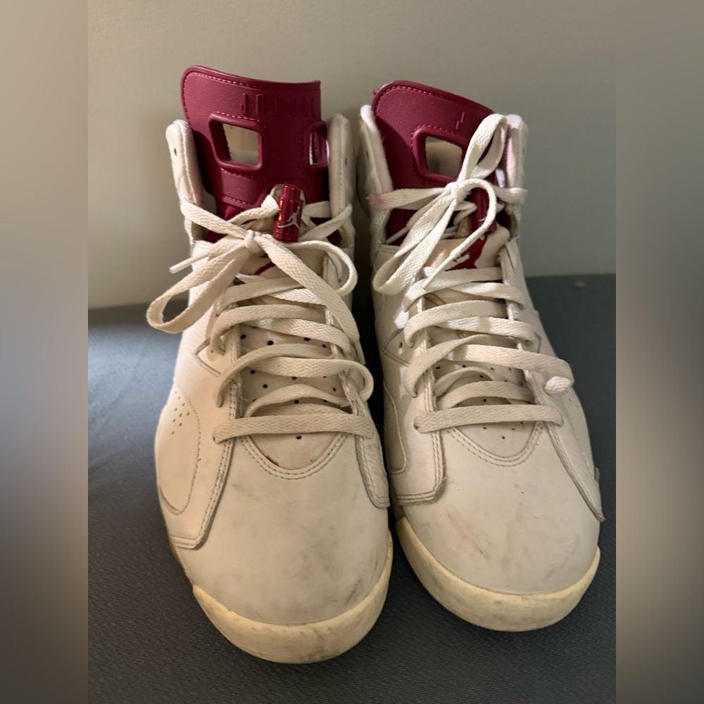 Air Jordan Retro Maroon 6